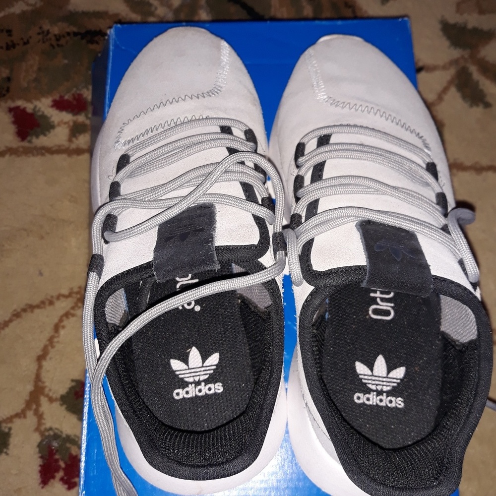 ADIDAS - Picture 2 of 4